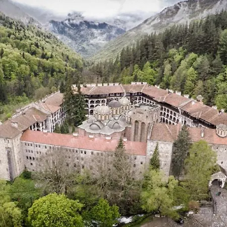 Апартамент Pirin Place